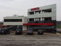 Структурна окачена фасада и покривно остъкляване Reynaers CW50; Обшивка от Bond; PVC дограма ЕТЕМ Q60; Вентилируема окачена фасада ETEM Vario Lamella - имитация на клинкер
, 